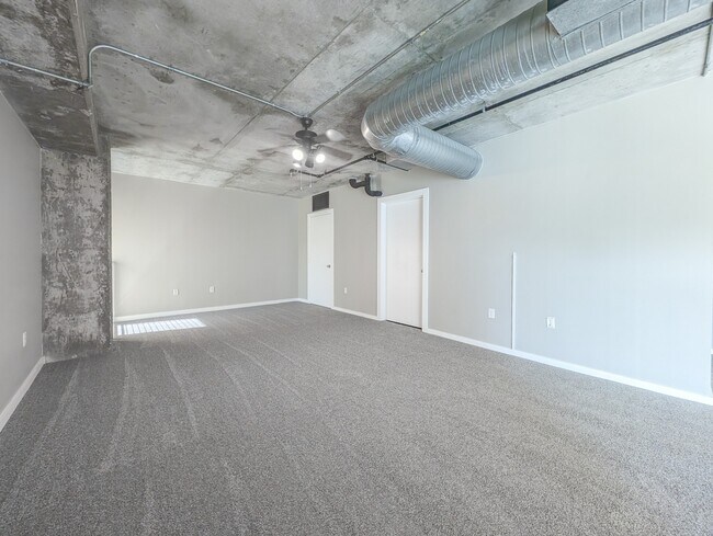 Building Photo - 2000 Bagby St