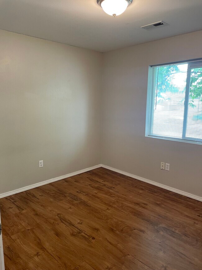 Building Photo - 4884 Thrush Ln