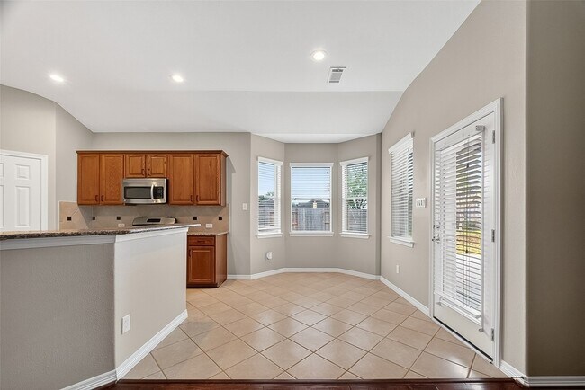 Building Photo - 3226 W Trail Dr