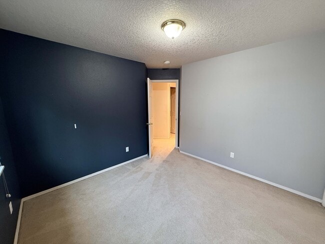 Building Photo - 4630 NW White Mountain Terrace