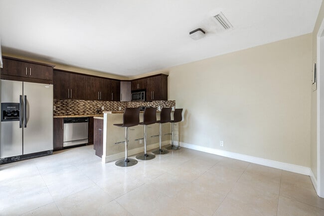 Building Photo - 2471 Waterside Dr