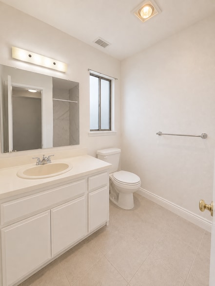Building Photo - 901 Golden Springs Dr