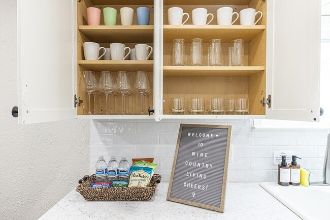 Building Photo - 831 Patchett St