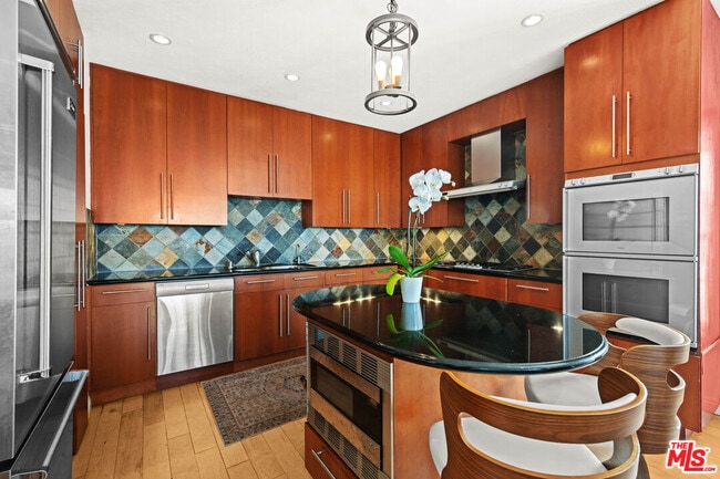 Building Photo - 6220 Pacific Ave