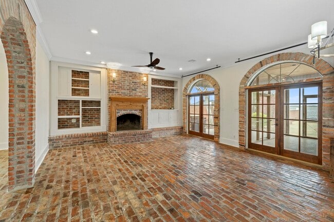 Building Photo - 4329 Edgewater Dr