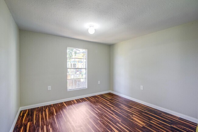 Building Photo - 1809 W Sidnor St
