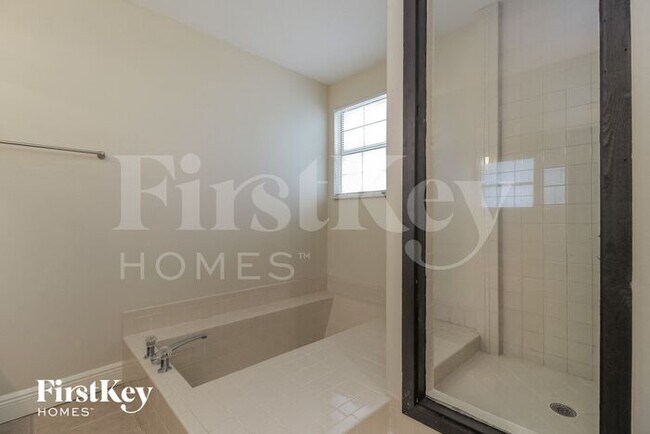 Building Photo - 1303 Willow Springs Ct