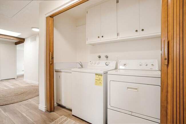 Building Photo - Oxnard Hollywood Beach Duplex