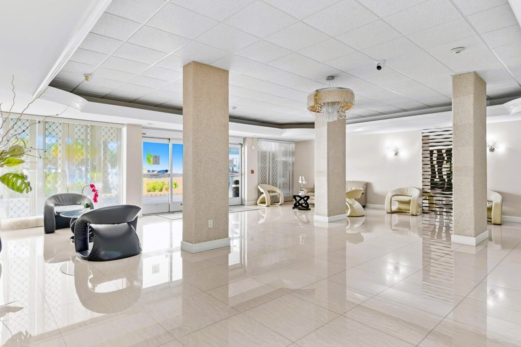 Building Photo - 1833 S Ocean Dr