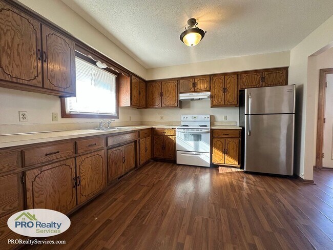 Building Photo - 3 Bedroom Home in Maple Grove