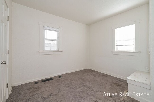 Building Photo - 4424 W Alameda Ave