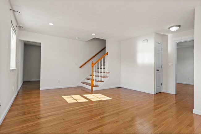 Building Photo - 4 Boxwood Dr