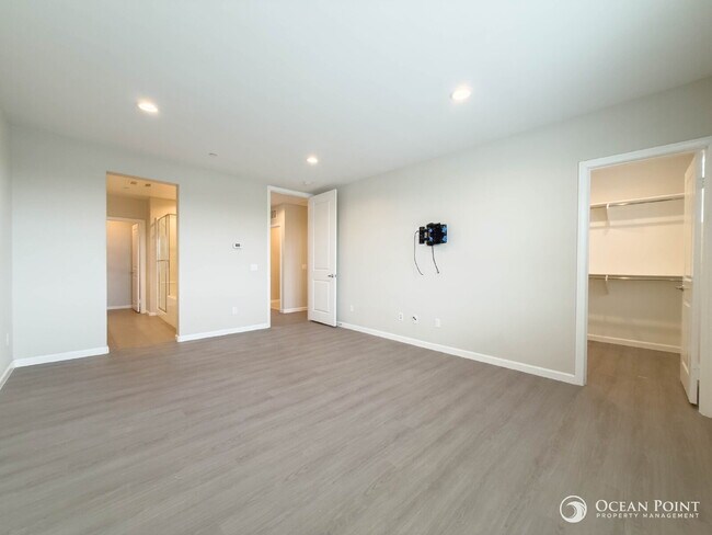 Building Photo - 3 Bedroom Condo for Rent in Oxnard by the ...