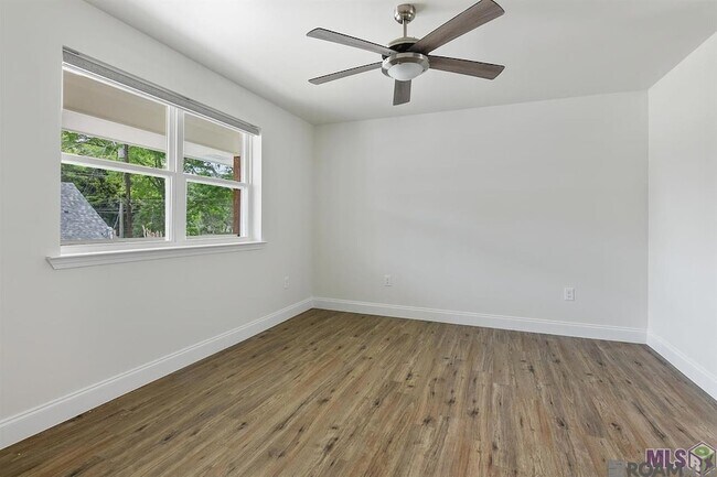 Building Photo - 212 Centerville St NE