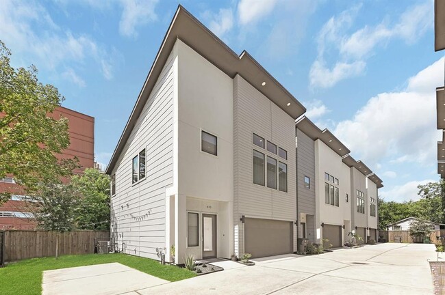 Building Photo - 420 Drennan St