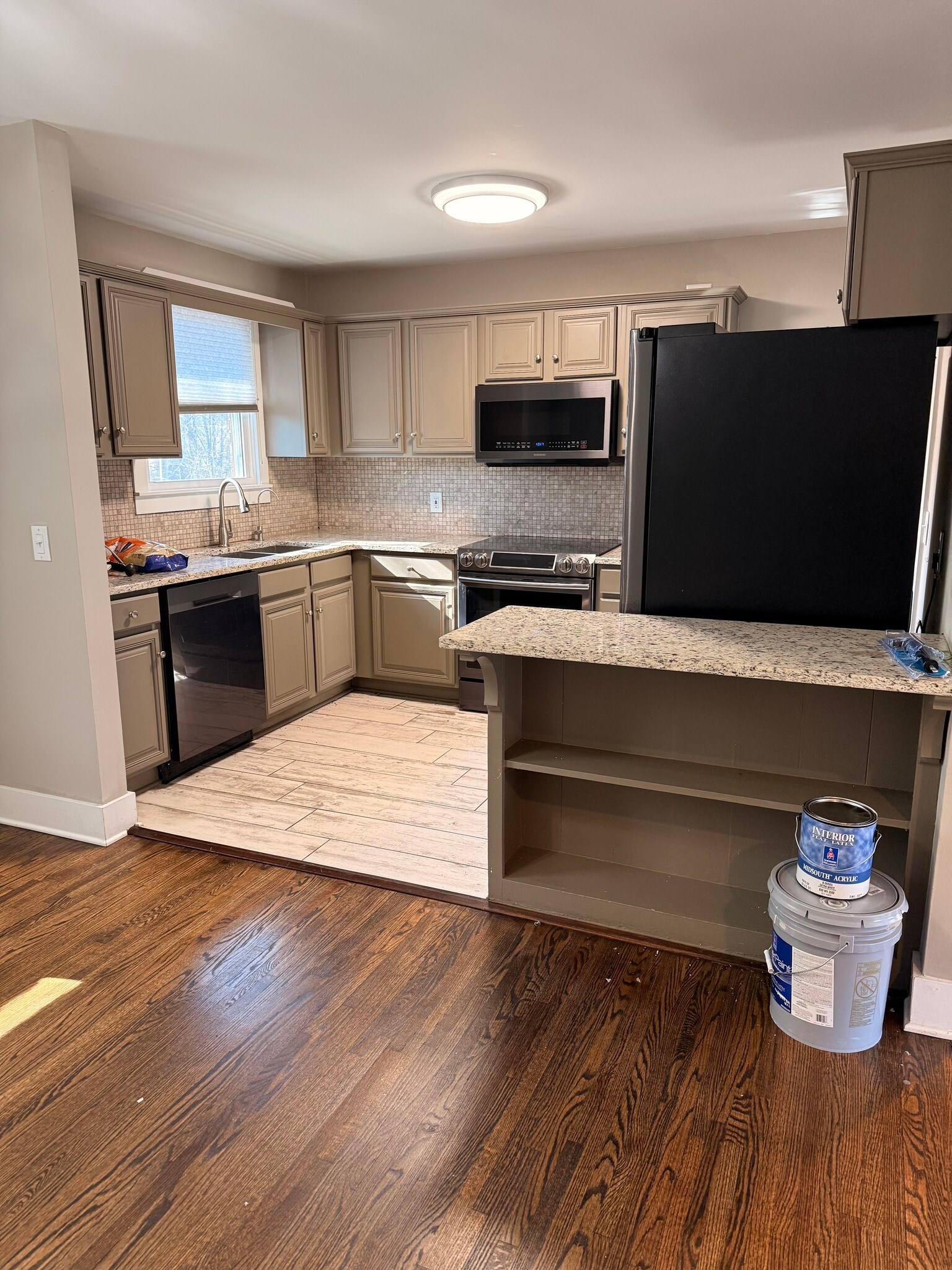 Building Photo - 237 Eisenhower Dr