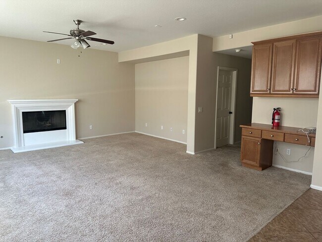 Building Photo - Bedroom 3 bath home in Hemet