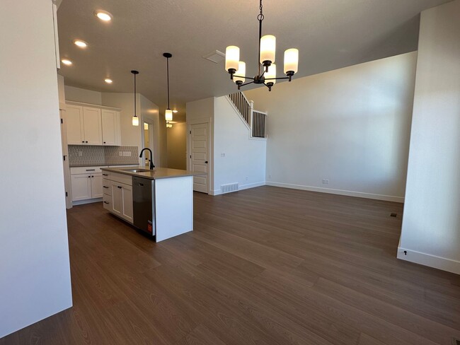 Building Photo - 5260 Acacia Dr