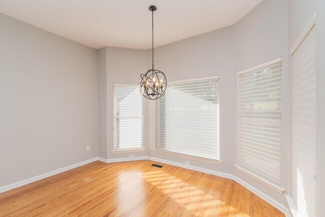 Building Photo - 3169 Glenview Dr