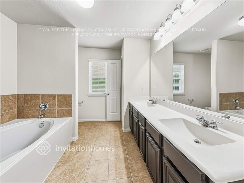 Building Photo - 30823 Gardenia Trace Dr