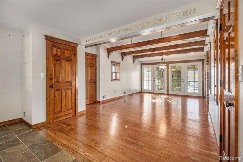 Building Photo - 2739 Lakeridge Ave