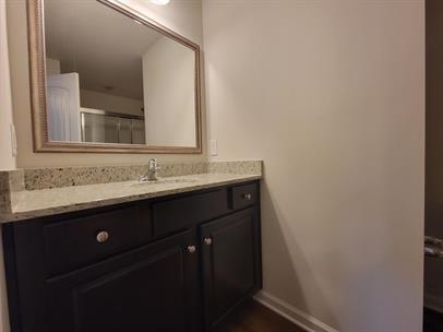 Building Photo - Furnished rental