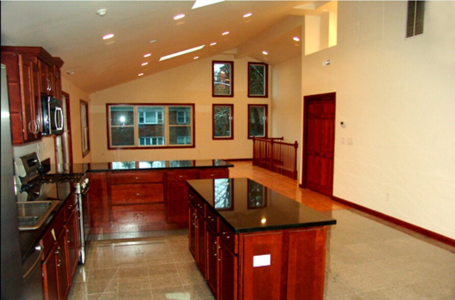 Building Photo - 73 Edgewood Ave