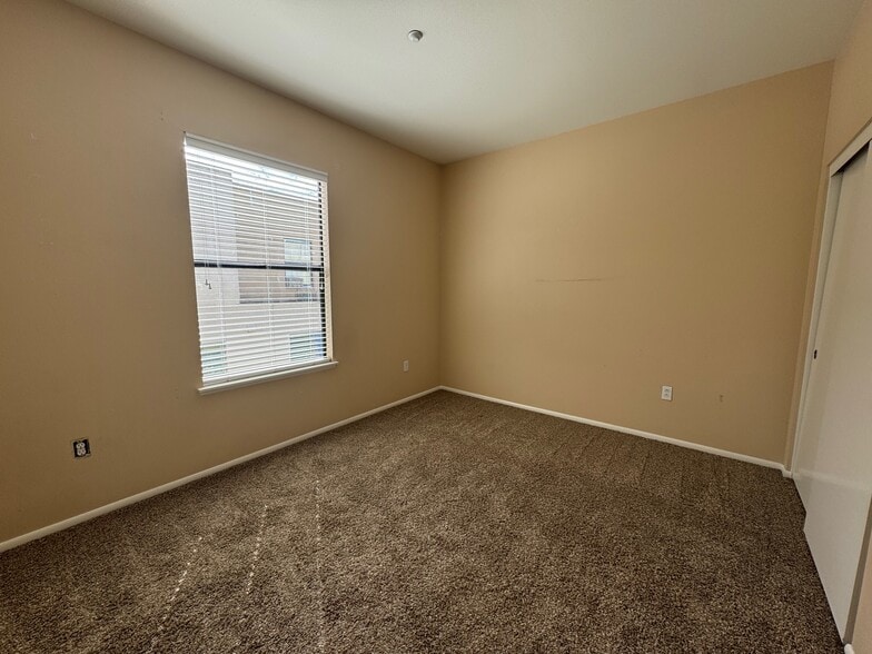 Building Photo - 144 City Limits Cir