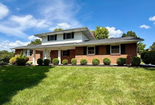 Building Photo - 6862 N Windwood Dr