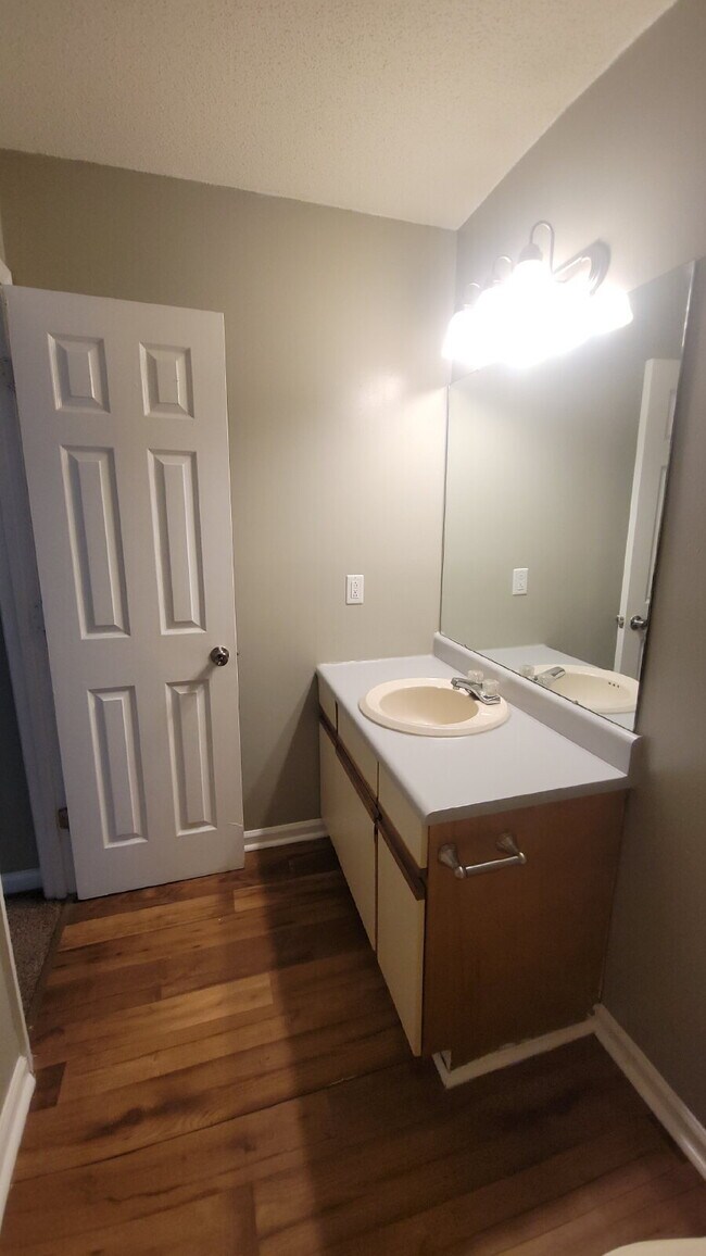 Building Photo - 4421 Bonnell Dr