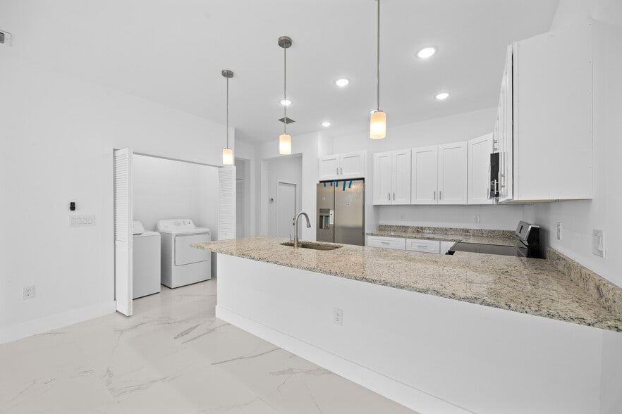 Building Photo - 1136 Ichabod Ave