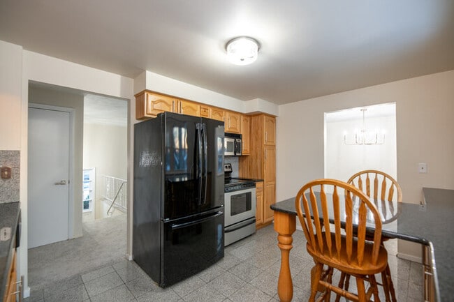 Building Photo - Home in Far North Peoria