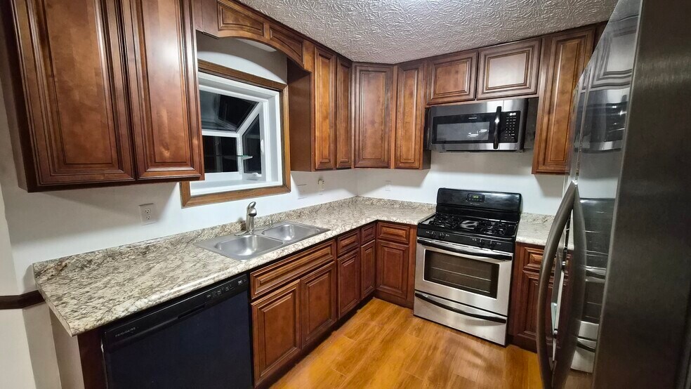 Building Photo - 490 Julius Dr