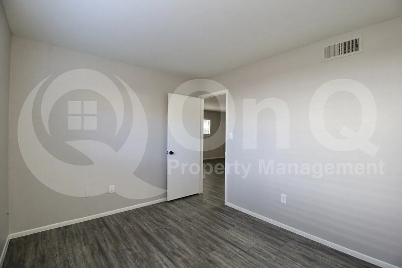 Building Photo - 3002 E Waltann Ln