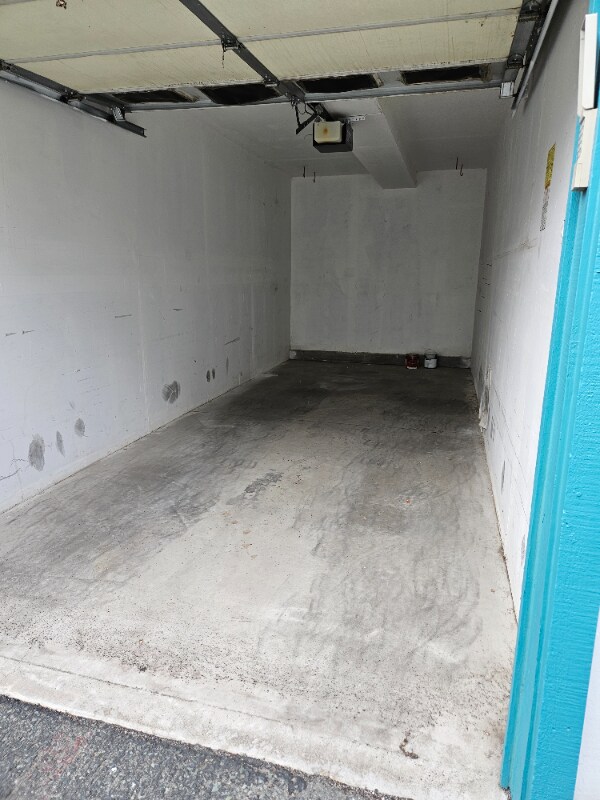 Building Photo - 1022 E 5th St