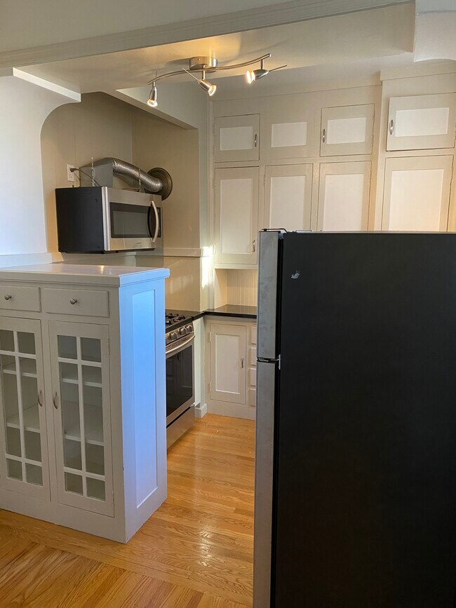 Building Photo - 741 14th St