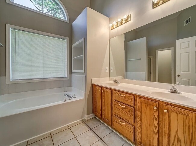 Building Photo - 4840 Kiawah Ct