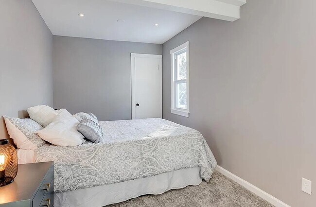 Building Photo - FABULOUS HOUSE FOR RENT