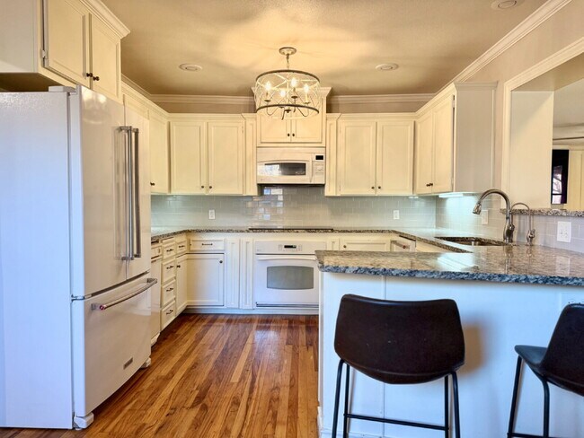 Building Photo - A Standard of Excellence in Tech Terrace!