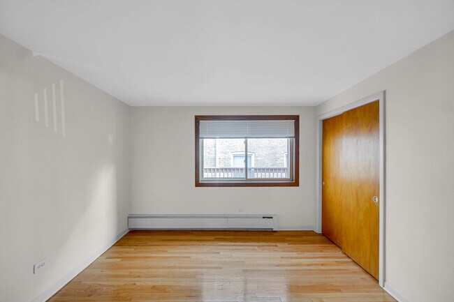 Building Photo - 7019 N Ridge Blvd