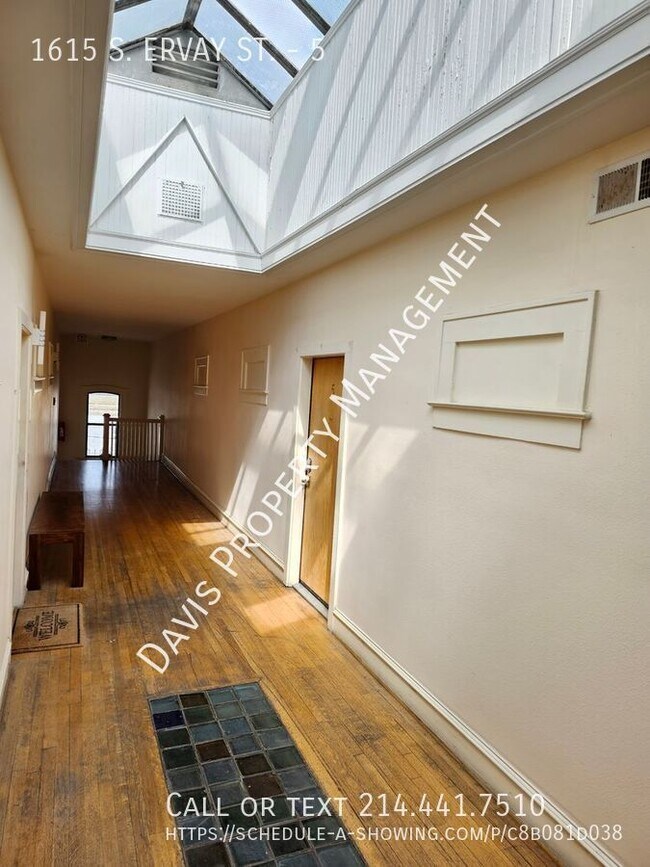 Building Photo - 1615 S Ervay St