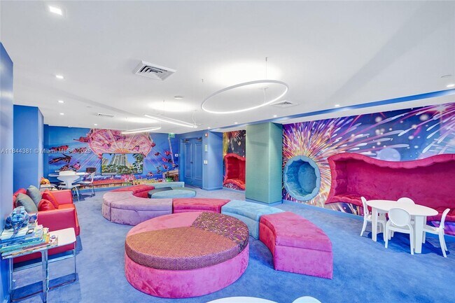 Building Photo - 21150 Point Pl