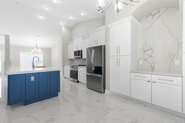 Building Photo - 12 Wheeler Ln