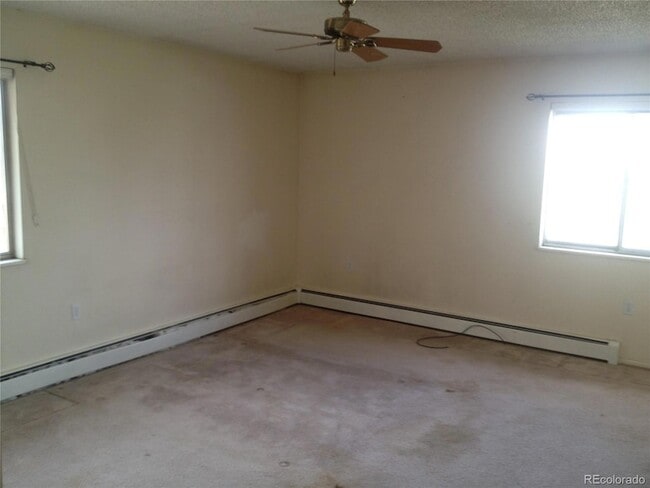 Building Photo - 10989 Roseanna Dr