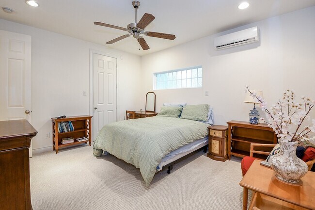 Building Photo - 9127 Harbor Hills Dr