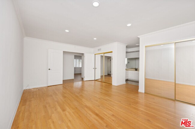 Building Photo - 22601 Dardenne St