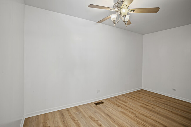 Building Photo - 807 Fairmont Ct