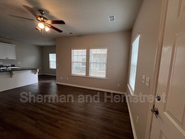 Building Photo - 645 Dobhill Ln