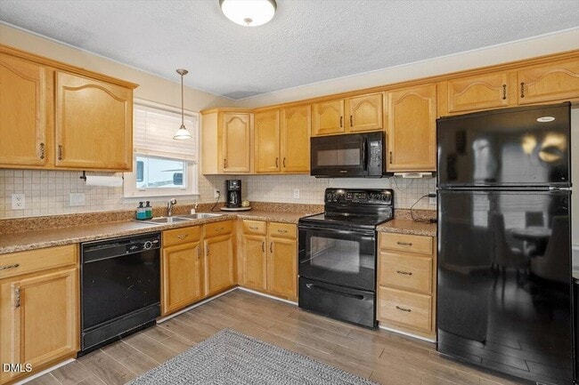 Building Photo - 204 Charles St