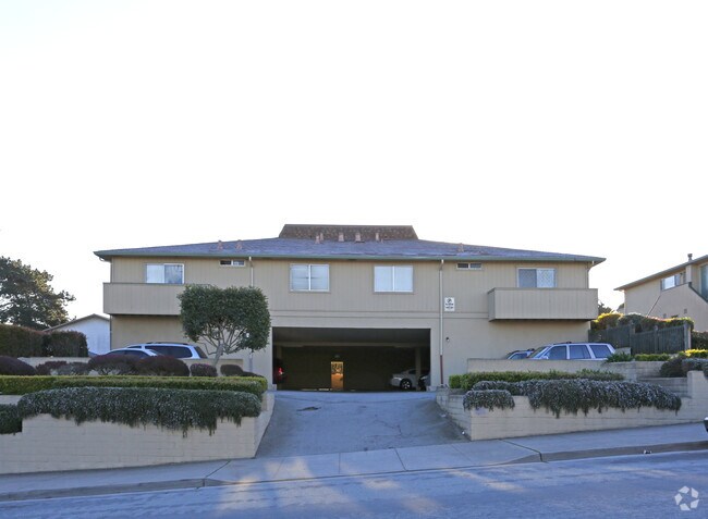 Building Photo - 3040 Sunset Ave